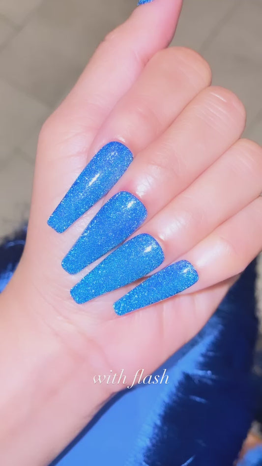 The Rich Auntie | Shimmering Blue | Reflective Glitter | 20 NAILS PRESS-ON SET